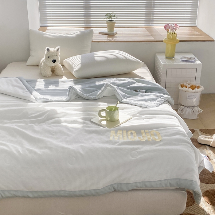 91家纺网 家纺一手货源 找家纺 梦恬佳  2024新款泡泡纱羽丝棉夏被 海盐日记