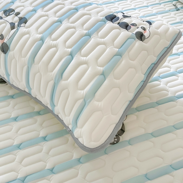 91家纺网 家纺一手货源 找家纺 LIFE.丽芙 2024新款凉感丝乳胶枕套印花款图片二 小熊猫