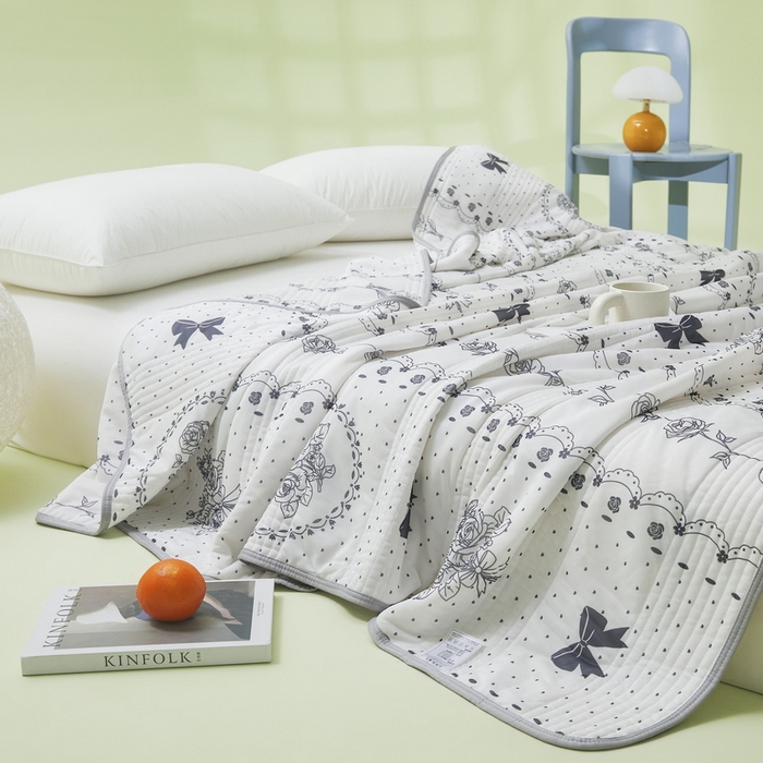 91家纺网 家纺一手货源 找家纺 LIFE.丽芙 2024年新品韩式风凉感丝夏被-跑量 浪漫庄园-黑