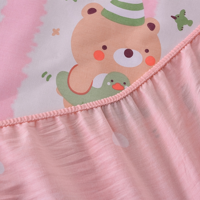 91家纺网 家纺一手货源 找家纺 床笠人家 2025新款全棉印花防水床笠防水隔尿透气-印花防水床笠 亲密伙伴