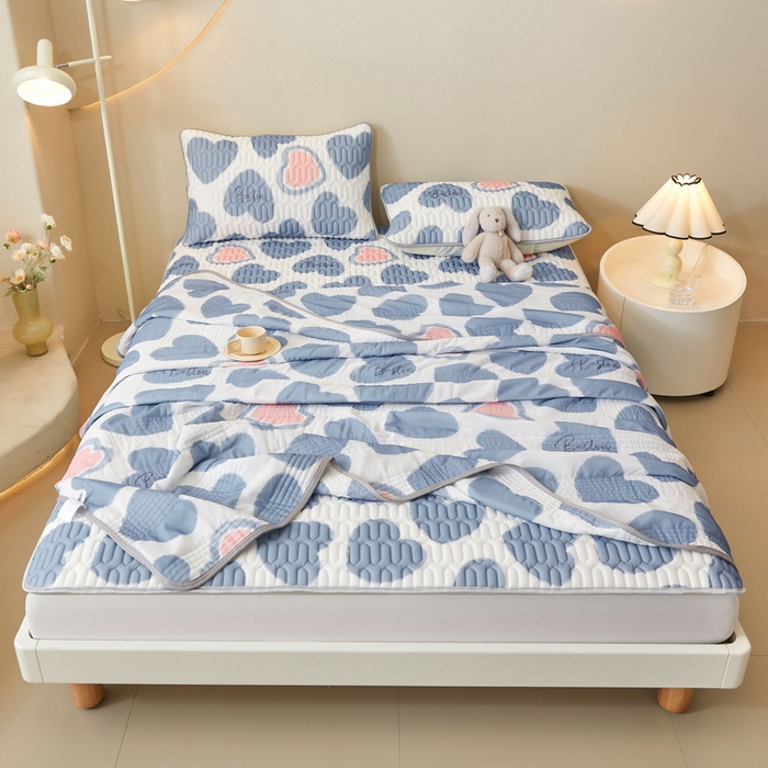 91家纺网 家纺一手货源 找家纺 LIFE.丽芙 2024年0.4乳胶凉席加厚条席款三件套＋凉感丝夏被可组合四件套图片一 爱心满满