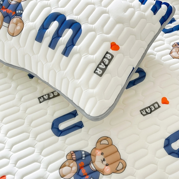 91家纺网 家纺一手货源 找家纺 LIFE.丽芙 2024新款凉感丝乳胶枕套印花款图片二 妙妙熊