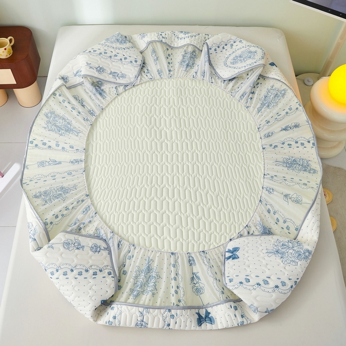 91家纺网 家纺一手货源 找家纺 LIFE.丽芙 2024年新品0.4乳胶凉席加厚床笠款三件套+凉感丝夏被可组合四件套-图片一 浪漫庄园-蓝