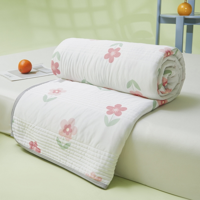 91家纺网 家纺一手货源 找家纺 LIFE.丽芙 2024年新品韩式风凉感丝夏被-跑量 草莓兔兔