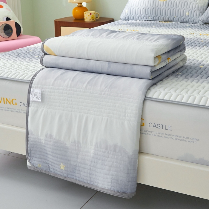 91家纺网 家纺一手货源 找家纺 LIFE.丽芙 2024年新品0.4乳胶凉席加厚床笠款三件套+凉感丝夏被可组合四件套-图片一 月半星辰