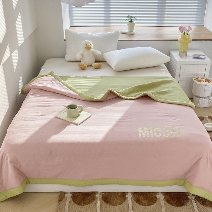 91家纺网 家纺一手货源 找家纺 梦恬佳  2024新款泡泡纱羽丝棉夏被 西瓜粉