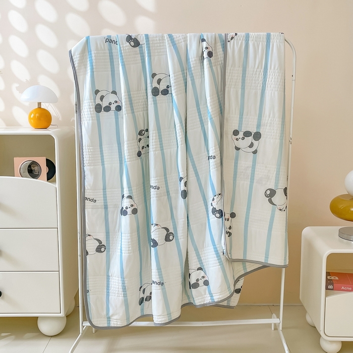 91家纺网 家纺一手货源 找家纺 LIFE.丽芙 2024年0.4乳胶凉席加厚条席款三件套＋凉感丝夏被可组合四件套图片二 小熊猫