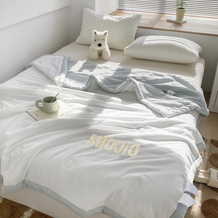 91家纺网 家纺一手货源 找家纺 梦恬佳  2024新款泡泡纱羽丝棉夏被 海盐日记