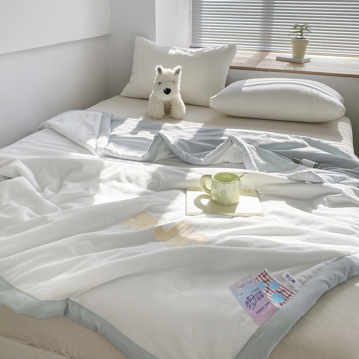 91家纺网 家纺一手货源 找家纺 梦恬佳  2024新款泡泡纱羽丝棉夏被 海盐日记