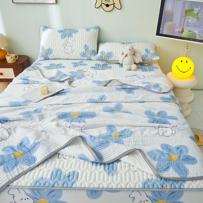 91家纺网 家纺一手货源 找家纺 LIFE.丽芙 2024年新品0.4乳胶凉席加厚床笠款三件套+凉感丝夏被可组合四件套-图片一 邻家小兔