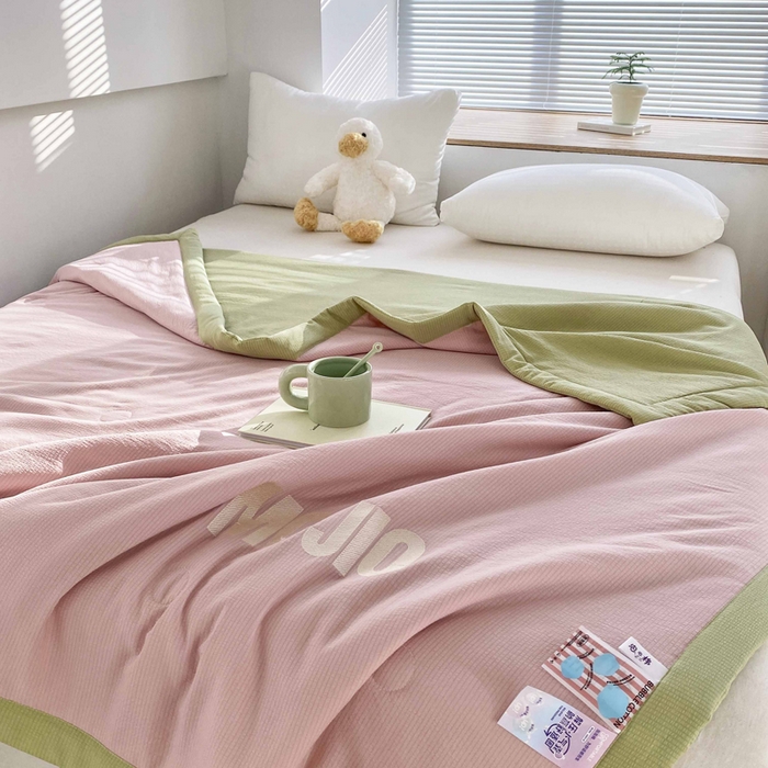 91家纺网 家纺一手货源 找家纺 梦恬佳  2024新款泡泡纱羽丝棉夏被 西瓜粉