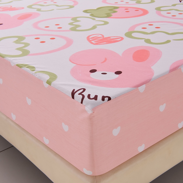 91家纺网 家纺一手货源 找家纺 床笠人家 2025新款全棉印花防水床笠防水隔尿透气-印花防水床笠 草莓兔