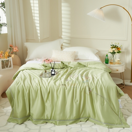 91家纺网 家纺一手货源 找家纺 太阳羽家纺 2025新款天丝绣花镂空夏凉被空调被深睡眠夏被 淡绿色