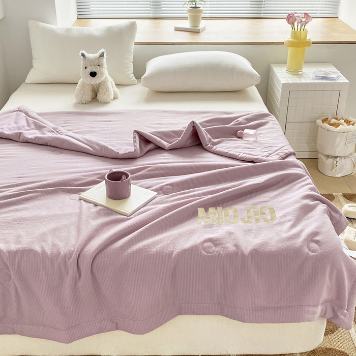 91家纺网 家纺一手货源 找家纺 梦恬佳  2024新款泡泡纱羽丝棉夏被 啵啵紫