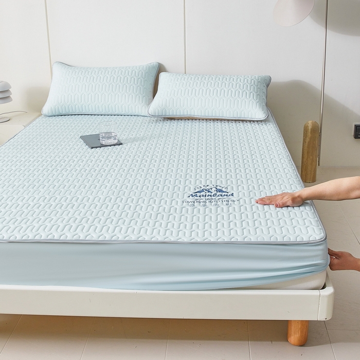 91家纺网 家纺一手货源 找家纺 LIFE.丽芙 2024新款乳胶凉席素色-富士山烫画床笠款 天空兰