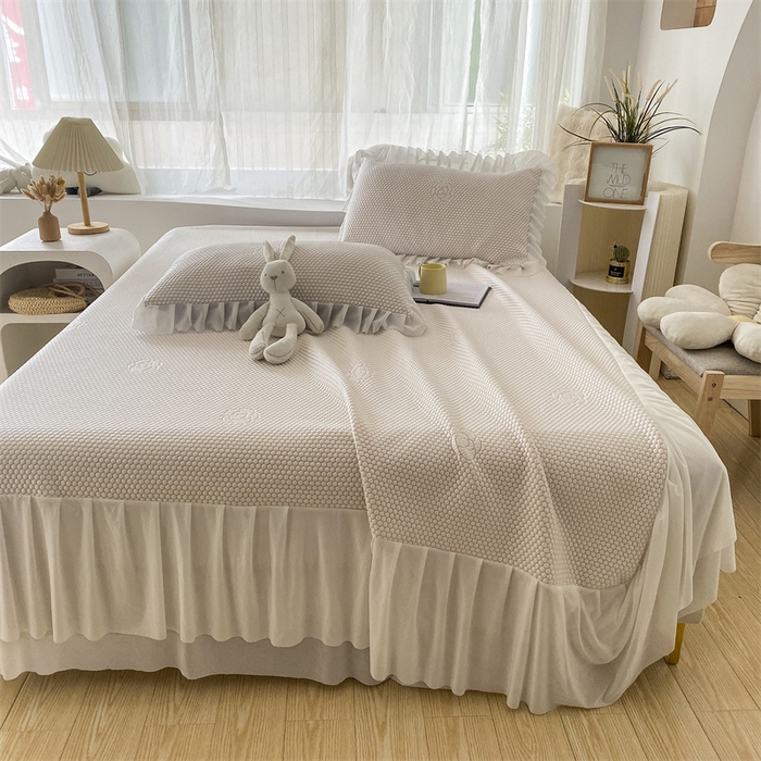 91家纺网 家纺一手货源 找家纺 鑫姿席业 2025新款A类抗菌冰豆豆床裙款凉席-花朵系列 柠檬黄