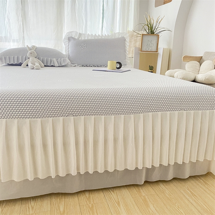 91家纺网 家纺一手货源 找家纺 鑫姿席业 2025新款A类抗菌冰豆豆床裙款凉席-花朵系列 淡雅灰