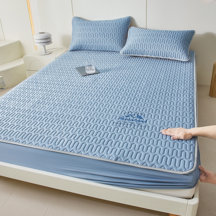 91家纺网 家纺一手货源 找家纺 LIFE.丽芙 2024新款乳胶凉席素色-富士山烫画床笠款 宾利蓝