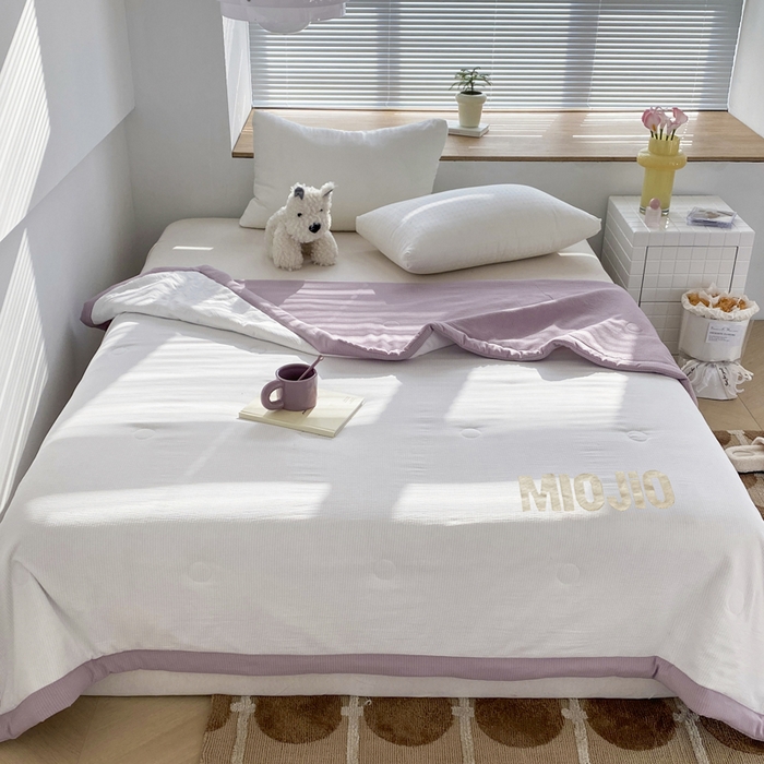 91家纺网 家纺一手货源 找家纺 梦恬佳  2024新款泡泡纱羽丝棉夏被 香芋拿铁