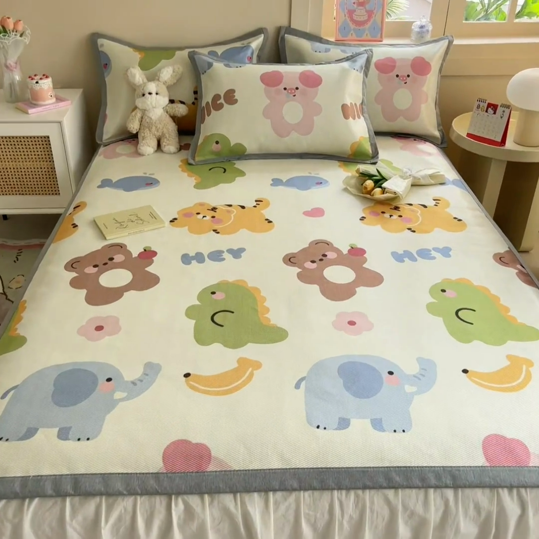 91家纺网 家纺一手货源 找家纺 懒猫家纺 2024新款250D数码印花宽边圆网冰丝席 动物乐园