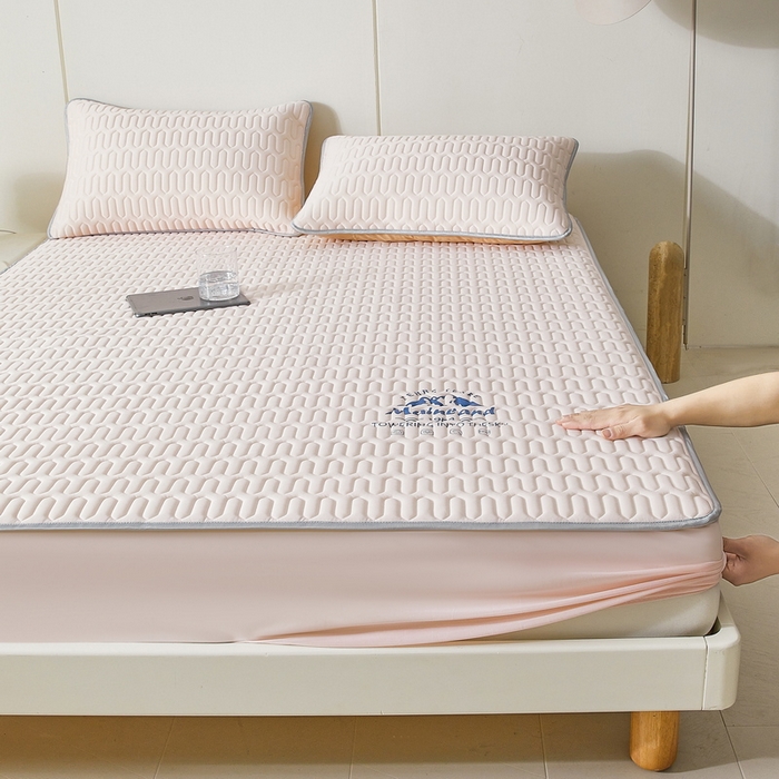 91家纺网 家纺一手货源 找家纺 LIFE.丽芙 2024新款乳胶凉席素色-富士山烫画床笠款 樱花粉