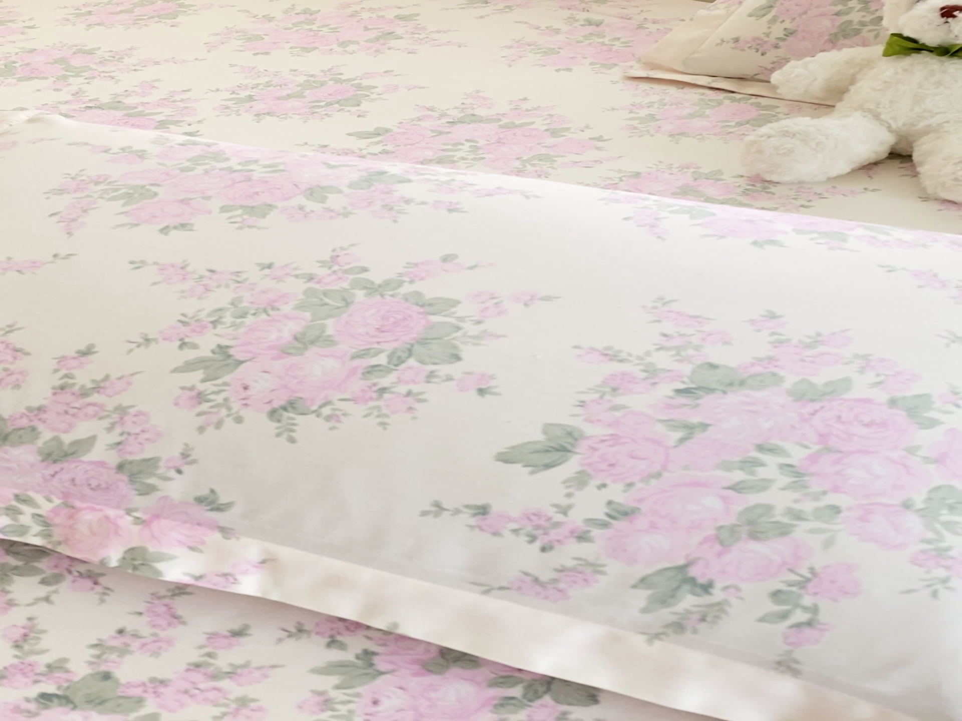 91家纺网 家纺一手货源 找家纺 宝齐莱家纺 2024新款13372全棉印花系列单品枕套 莫奈花园-粉