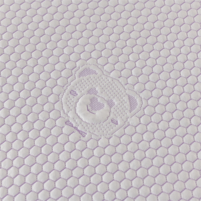 91家纺网 家纺一手货源 找家纺 鑫姿席业 2025新款A类抗菌冰豆豆床裙款凉席-小熊系列 冰藤紫