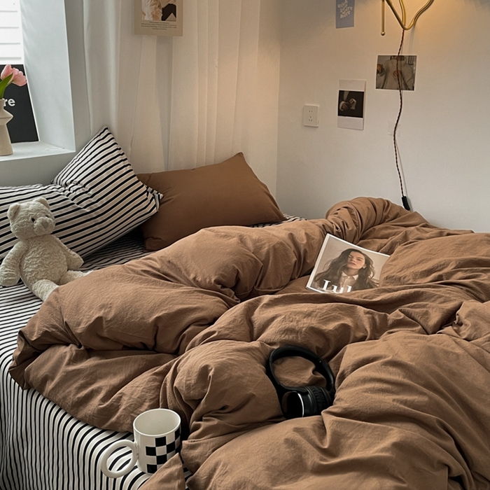 91家纺网 家纺一手货源 找家纺 耀达家居 2024新款ins 纯色双拼条纹水洗棉四件套 咖啡