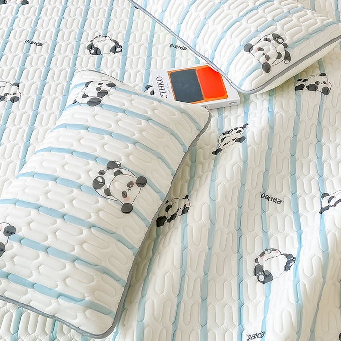 91家纺网 家纺一手货源 找家纺 LIFE.丽芙 2024新款凉感丝乳胶枕套印花款图片二 小熊猫