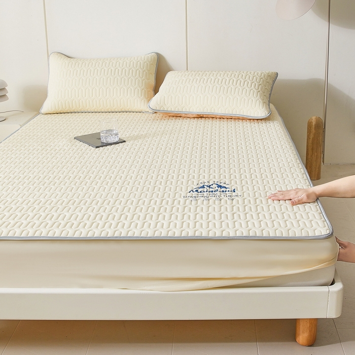 91家纺网 家纺一手货源 找家纺 LIFE.丽芙 2024新款乳胶凉席素色-富士山烫画床笠款 米白