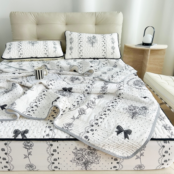 91家纺网 家纺一手货源 找家纺 2024年新品0.4乳胶凉席加厚床笠款三件套+凉感丝夏被可组合四件套-图片二 浪漫庄园-黑