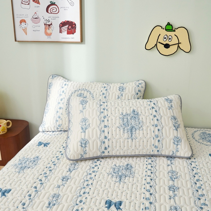 91家纺网 家纺一手货源 找家纺 LIFE.丽芙 2024年新品0.4乳胶凉席加厚床笠款三件套图片一 浪漫庄园-蓝