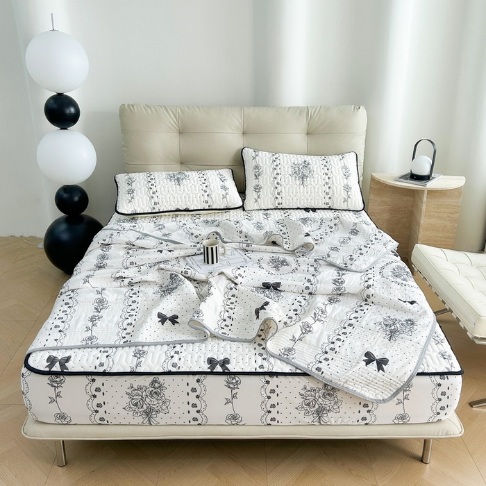 91家纺网 家纺一手货源 找家纺 2024年新品0.4乳胶凉席加厚床笠款三件套+凉感丝夏被可组合四件套-图片二 浪漫庄园-黑