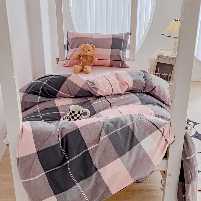 91家纺网 家纺一手货源 找家纺 久典家居 2024新款A类全棉学生款三件套 都市风尚粉