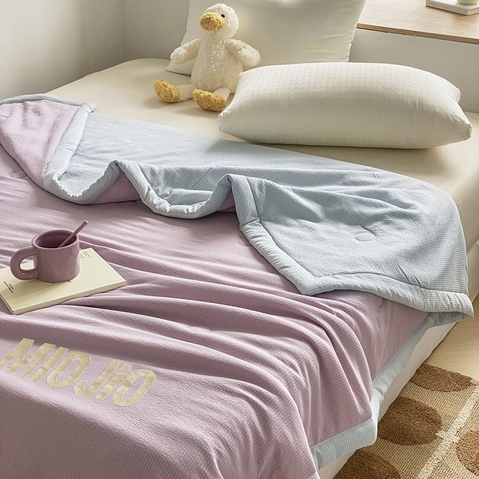 91家纺网 家纺一手货源 找家纺 梦恬佳  2024新款泡泡纱羽丝棉夏被 芋泥海盐