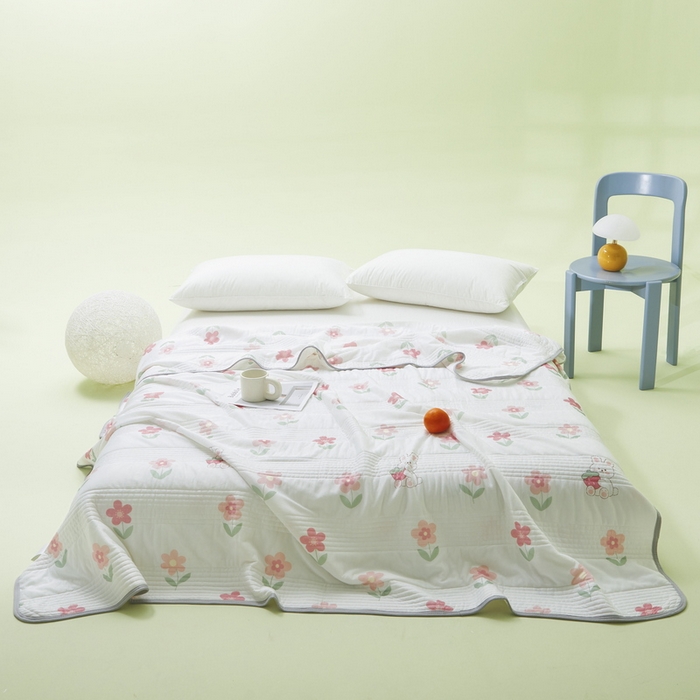 91家纺网 家纺一手货源 找家纺 LIFE.丽芙 2024年新品韩式风凉感丝夏被-跑量 草莓兔兔