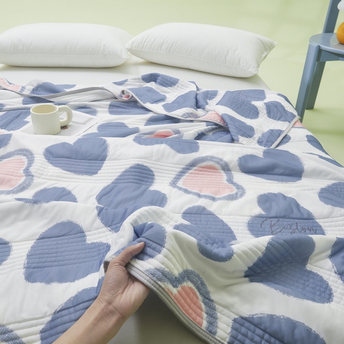 91家纺网 家纺一手货源 找家纺 LIFE.丽芙 2024年新品韩式风凉感丝夏被-跑量 爱心满满