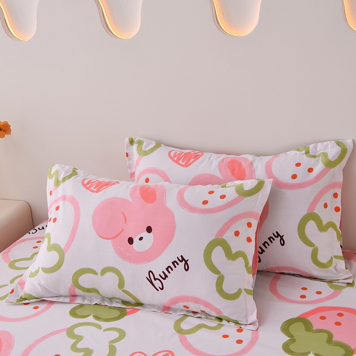 91家纺网 家纺一手货源 找家纺 床笠人家 2025新款全棉印花防水床笠防水隔尿透气-印花防水床笠 草莓兔