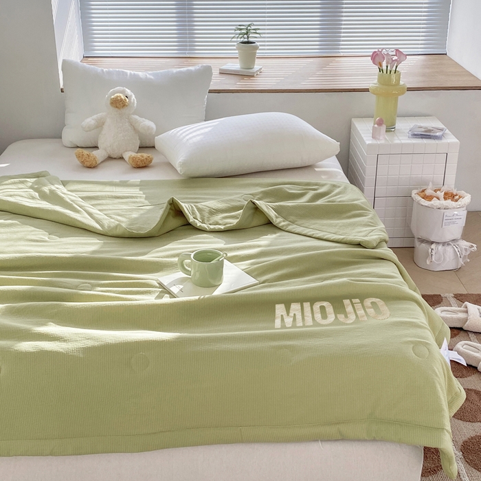 91家纺网 家纺一手货源 找家纺 梦恬佳  2024新款泡泡纱羽丝棉夏被 春日抹茶