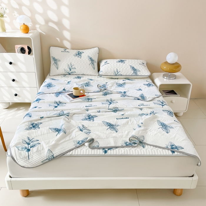 91家纺网 家纺一手货源 找家纺 LIFE.丽芙 2024年0.4乳胶凉席加厚条席款三件套＋凉感丝夏被可组合四件套图片二 花涧