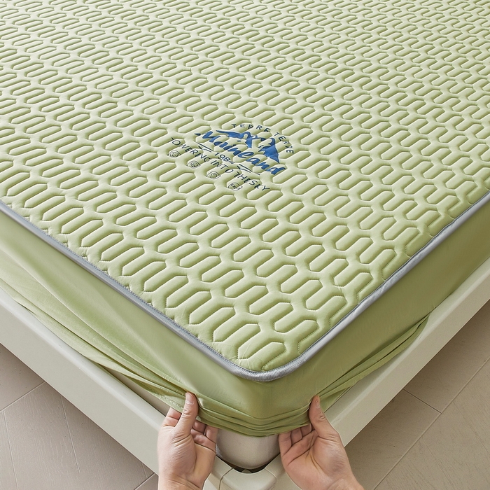 91家纺网 家纺一手货源 找家纺 LIFE.丽芙 2024新款乳胶凉席素色-富士山烫画床笠款 豆绿