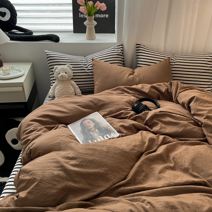 91家纺网 家纺一手货源 找家纺 耀达家居 2024新款ins 纯色双拼条纹水洗棉四件套 咖啡