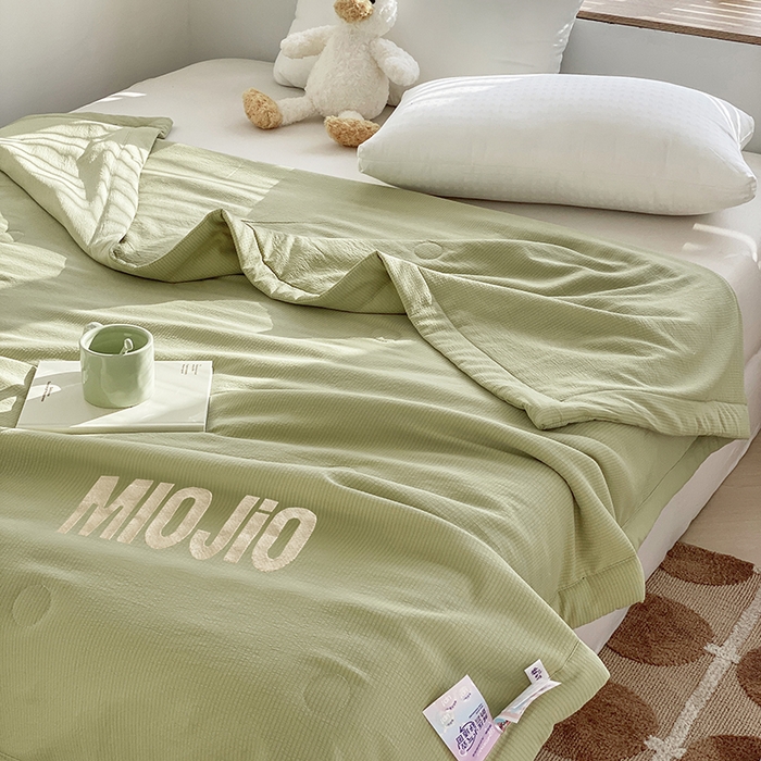 91家纺网 家纺一手货源 找家纺 梦恬佳  2024新款泡泡纱羽丝棉夏被 春日抹茶