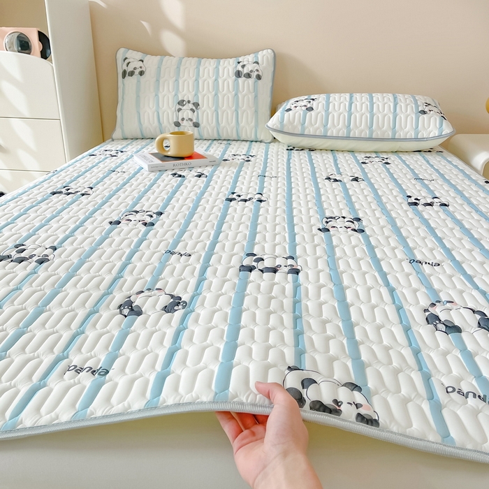 91家纺网 家纺一手货源 找家纺 LIFE.丽芙 2024年0.4乳胶凉席加厚条席款三件套＋凉感丝夏被可组合四件套图片二 小熊猫