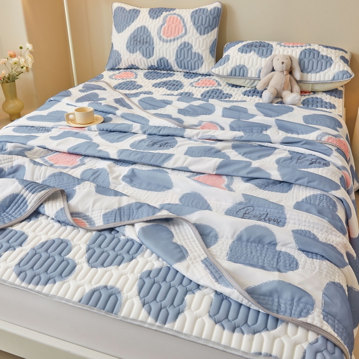 91家纺网 家纺一手货源 找家纺 LIFE.丽芙 2024年0.4乳胶凉席加厚条席款三件套＋凉感丝夏被可组合四件套图片一 爱心满满