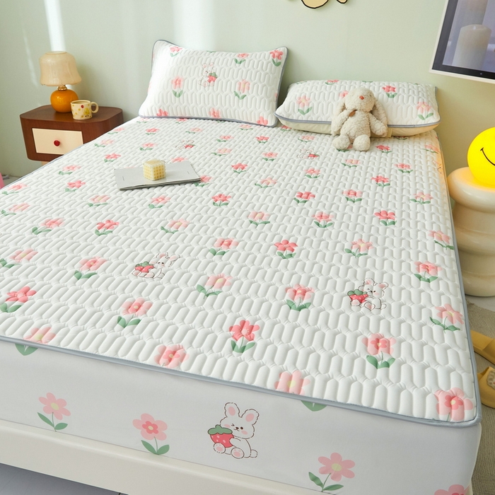 91家纺网 家纺一手货源 找家纺 LIFE.丽芙 2024年新品0.4乳胶凉席加厚床笠款三件套图片一 草莓兔