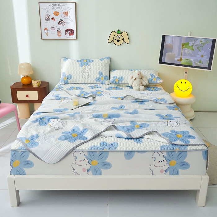 91家纺网 家纺一手货源 找家纺 LIFE.丽芙 2024年新品0.4乳胶凉席加厚床笠款三件套+凉感丝夏被可组合四件套-图片一 邻家小兔