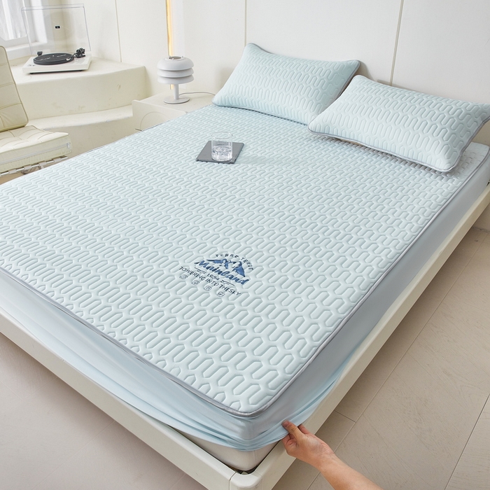 91家纺网 家纺一手货源 找家纺 LIFE.丽芙 2024新款乳胶凉席素色-富士山烫画床笠款 天空兰