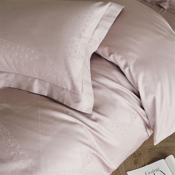 91家纺网 家纺一手货源 找家纺 梦享生活家居 2024新款100支贡缎提花四件套 格琳-粉