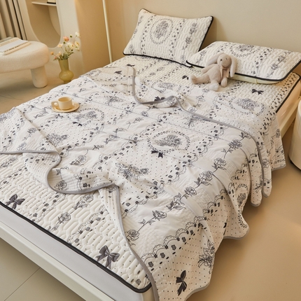 91家纺网 家纺一手货源 找家纺 LIFE.丽芙 2024年0.4乳胶凉席加厚条席款三件套＋凉感丝夏被可组合四件套图片一 浪漫庄园-黑